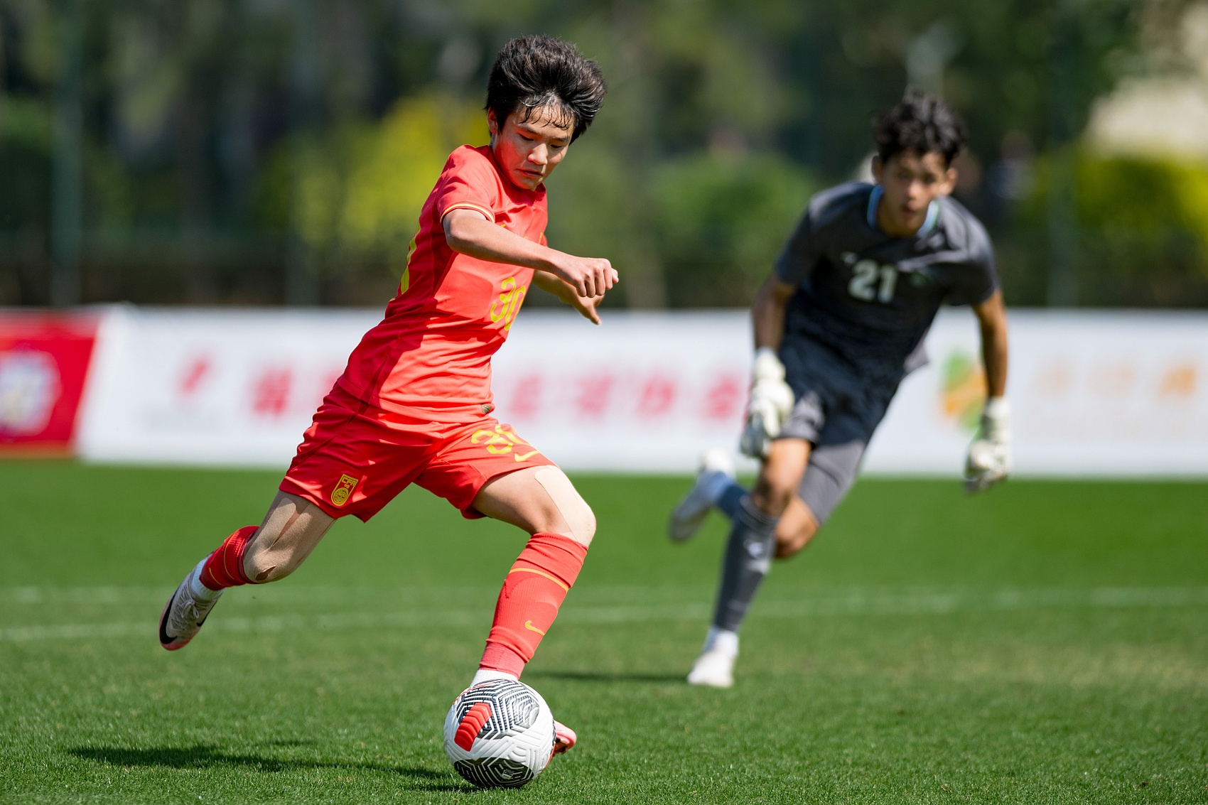 皇冠体育-U16国足14号李宇轩：感谢喷我的带来动力 望喷的时候不要涉及家人